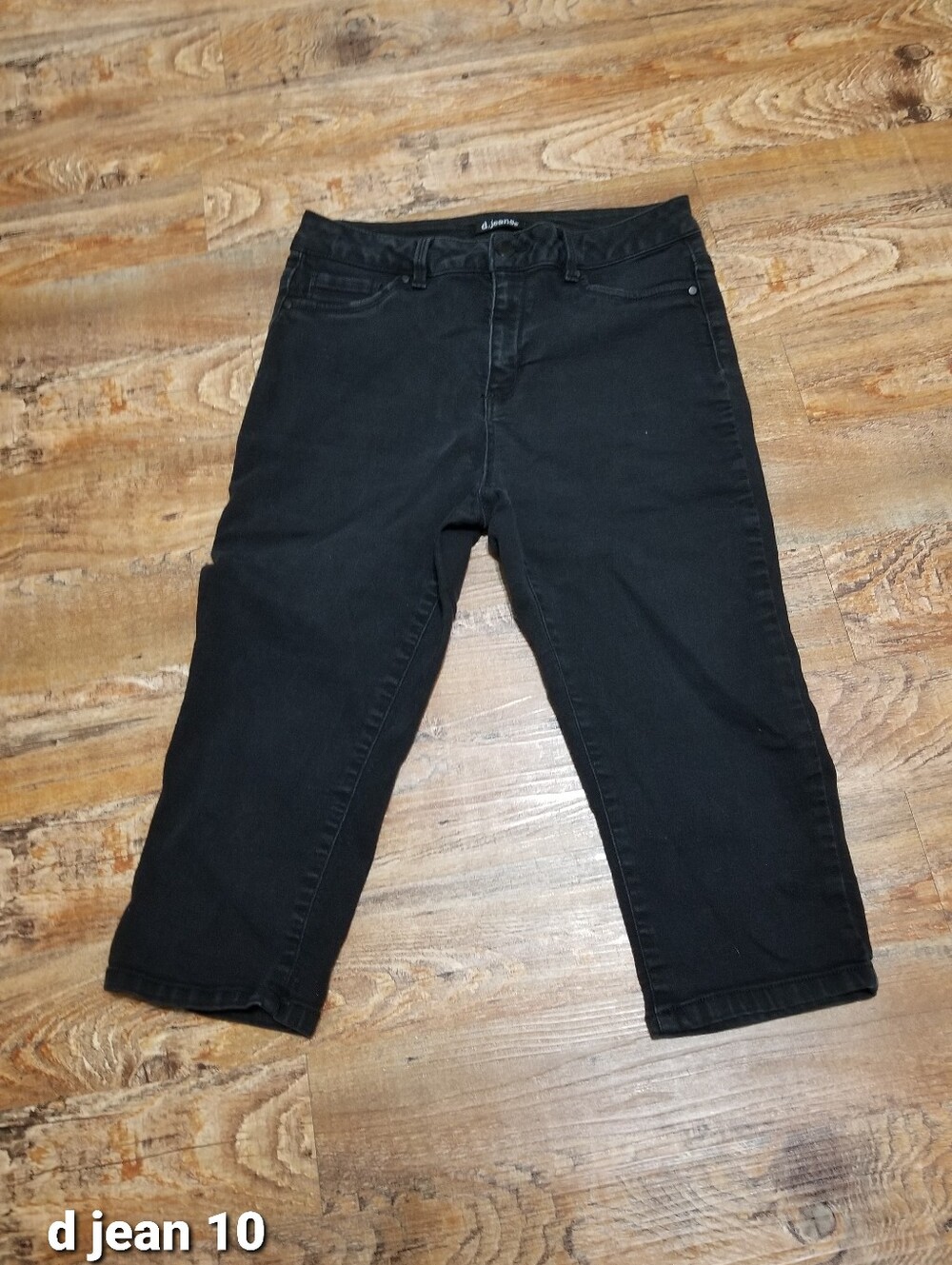 d. jeans Black Straight Fit Capris 10 Denim